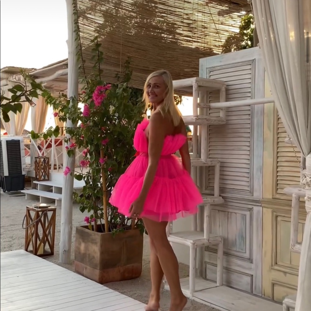 Fashion nova tulle pink dress. Used once for a photoshoot. Size M